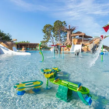 Semesteranläggning (resort) Sanguli & 4*